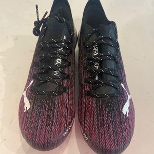 PUMA Mens Ultra 1.1 Soccer Cleats, with screw in studs size 6- Black and Pin